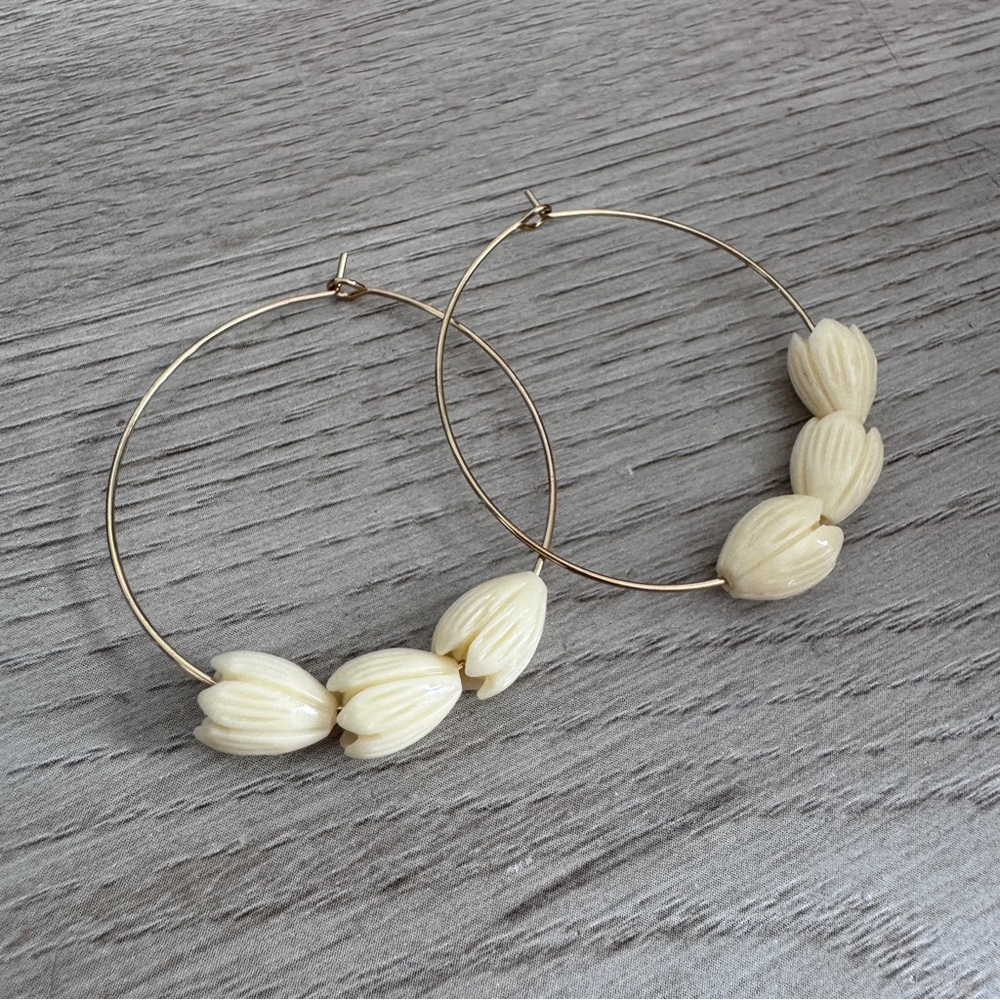 Pikake Elegant Gold and Cream Hoop Earrings